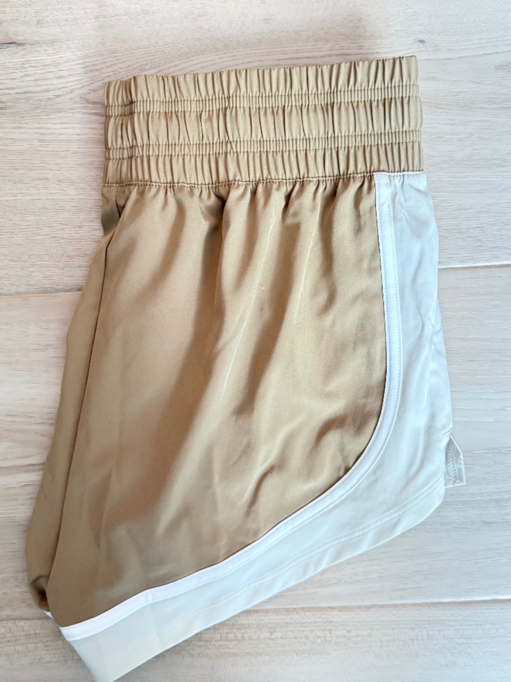 NWT DSG Stride High-Rise Short Tan/White Women's Size S